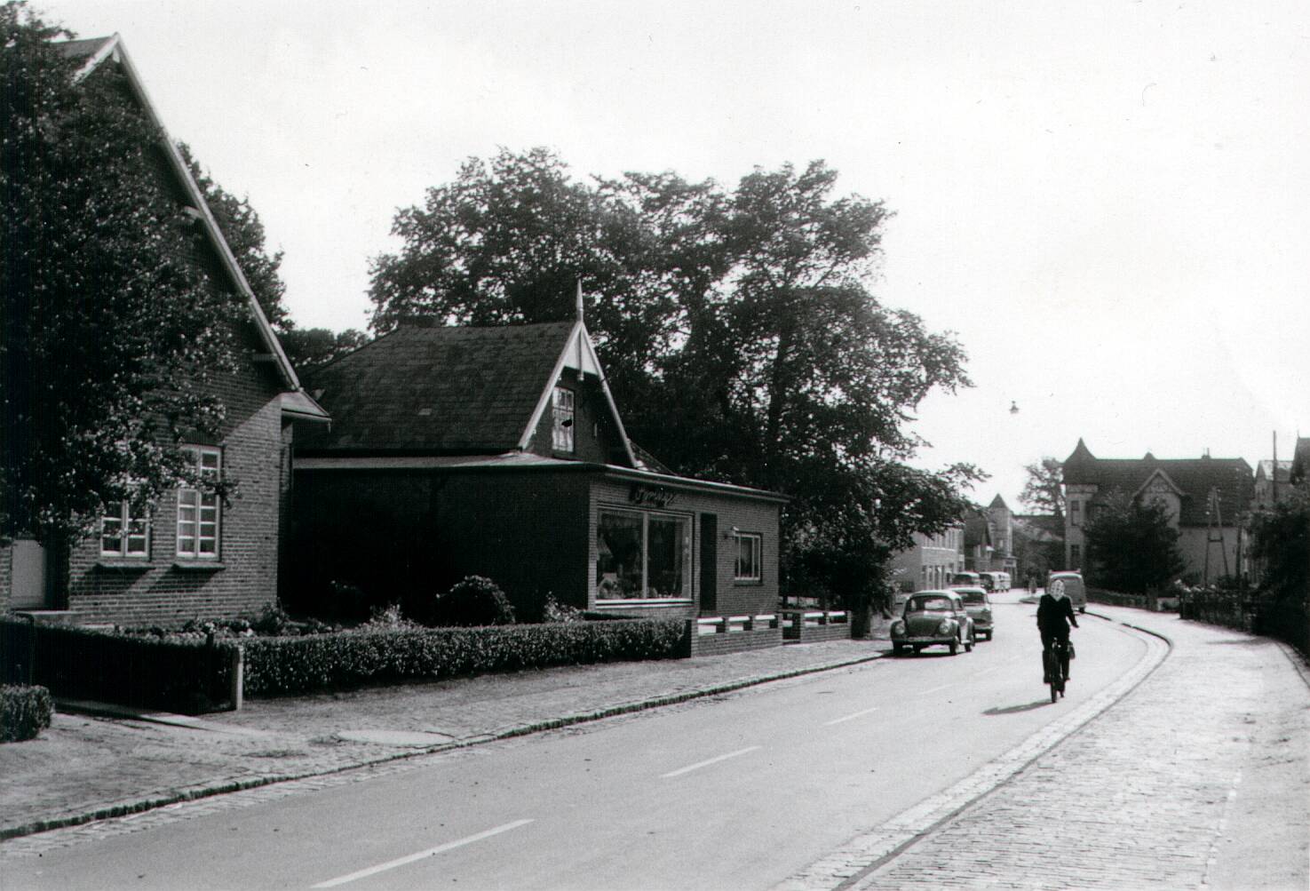 Bahnhofstra�e 24 und 22